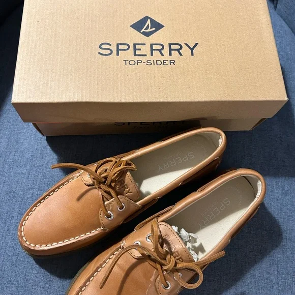 Sperry boat shoes- new in box - Picture 4 of 6
